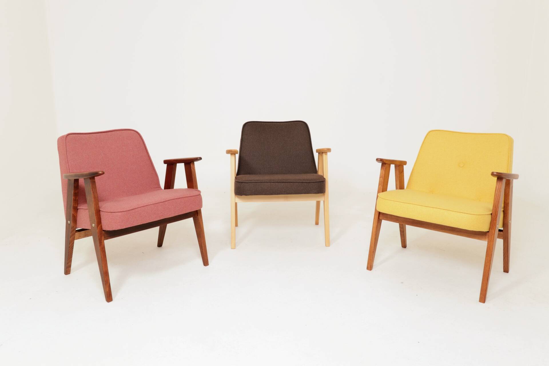 Fauteuil rétro en tissu en laine cacao, bois de hêtre naturel