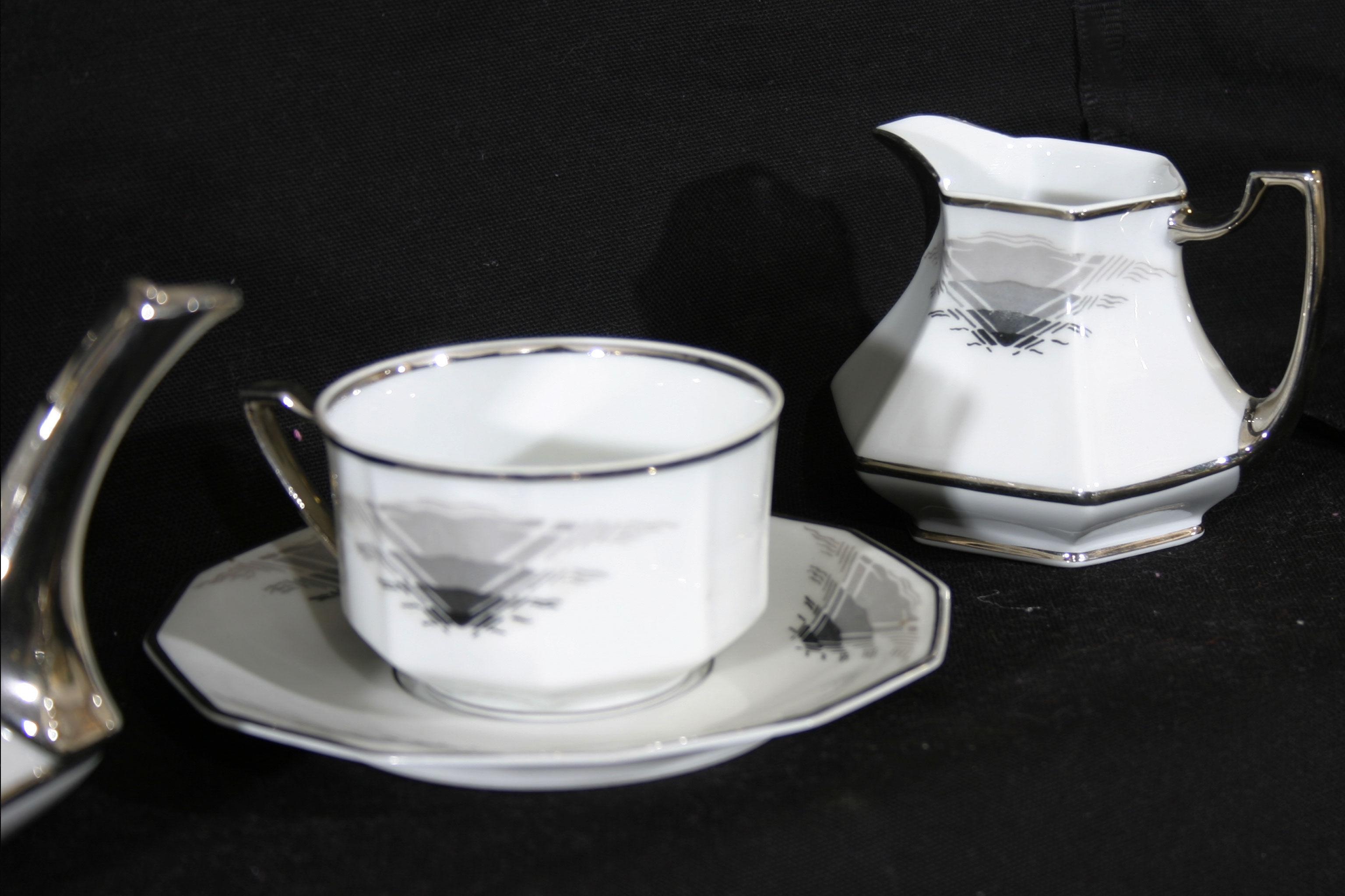 Service to the Art Deco, Limoges, signed Paul Pastaud