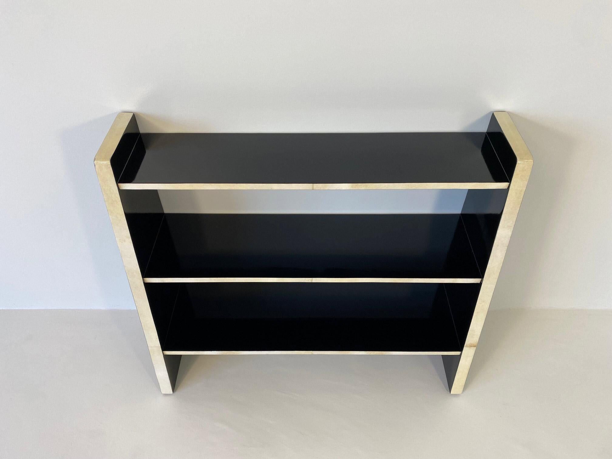 Italian Art Deco Bookcase in Parchment and Black Lacquer