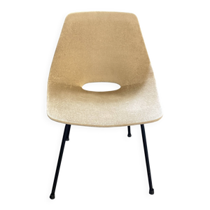 Une chaise tonneau de - guariche steiner