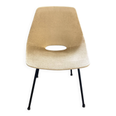 Une chaise tonneau de Pierre Guariche Steiner tissu beige vintage 1950