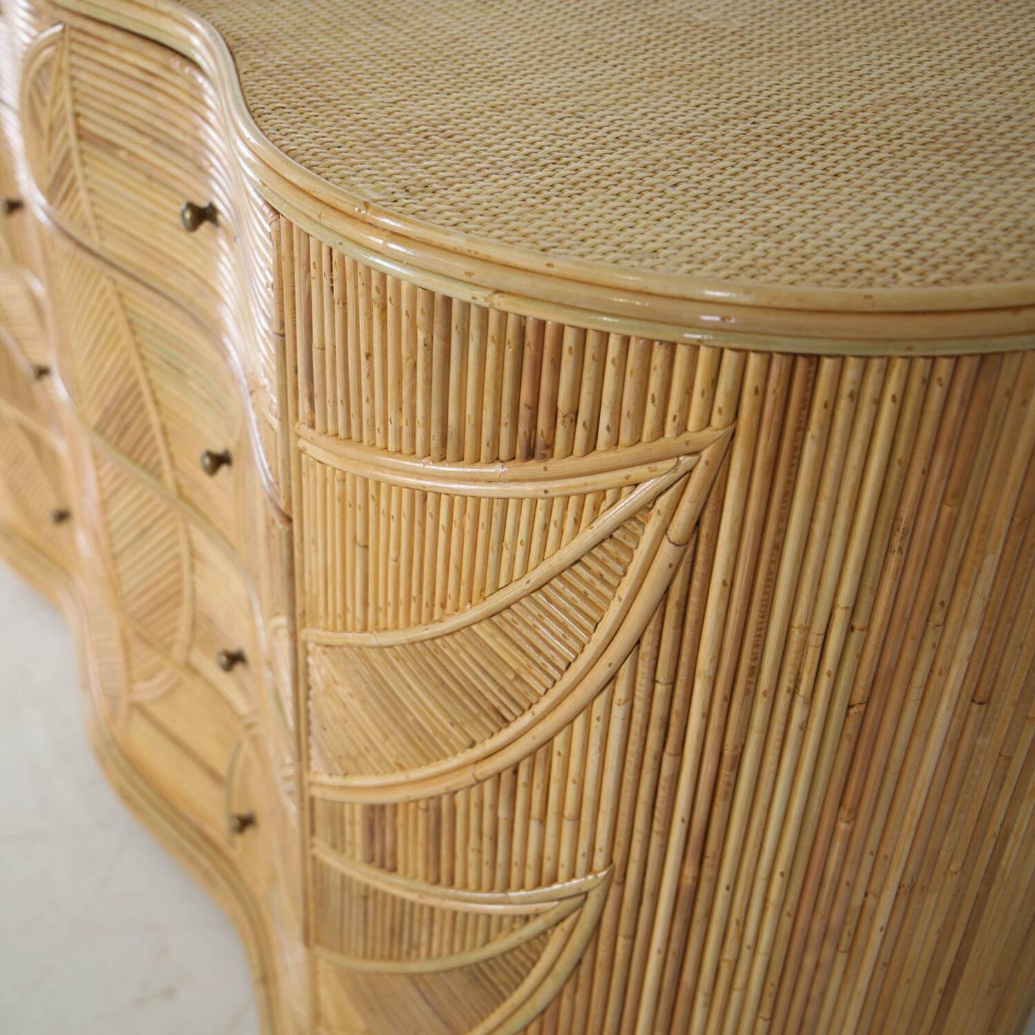 Commode « feuilles » en rotin