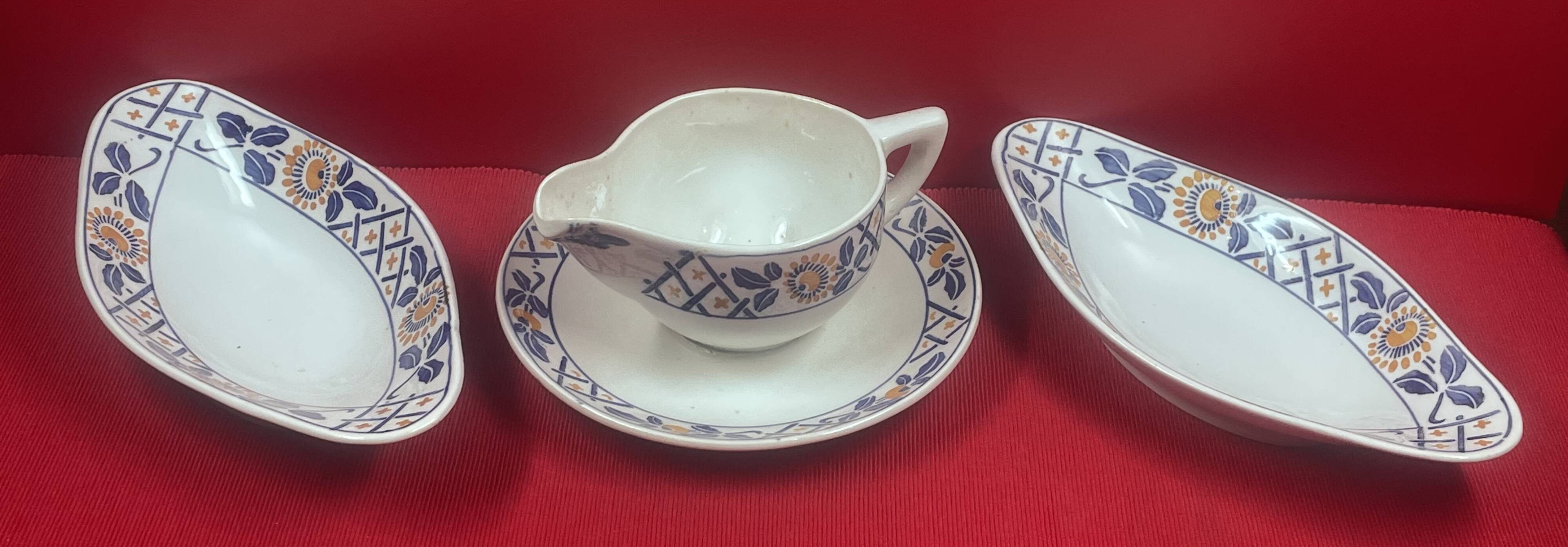 Sarreguemines sauce boat + 2 serving dishes, Reval ceramic decor