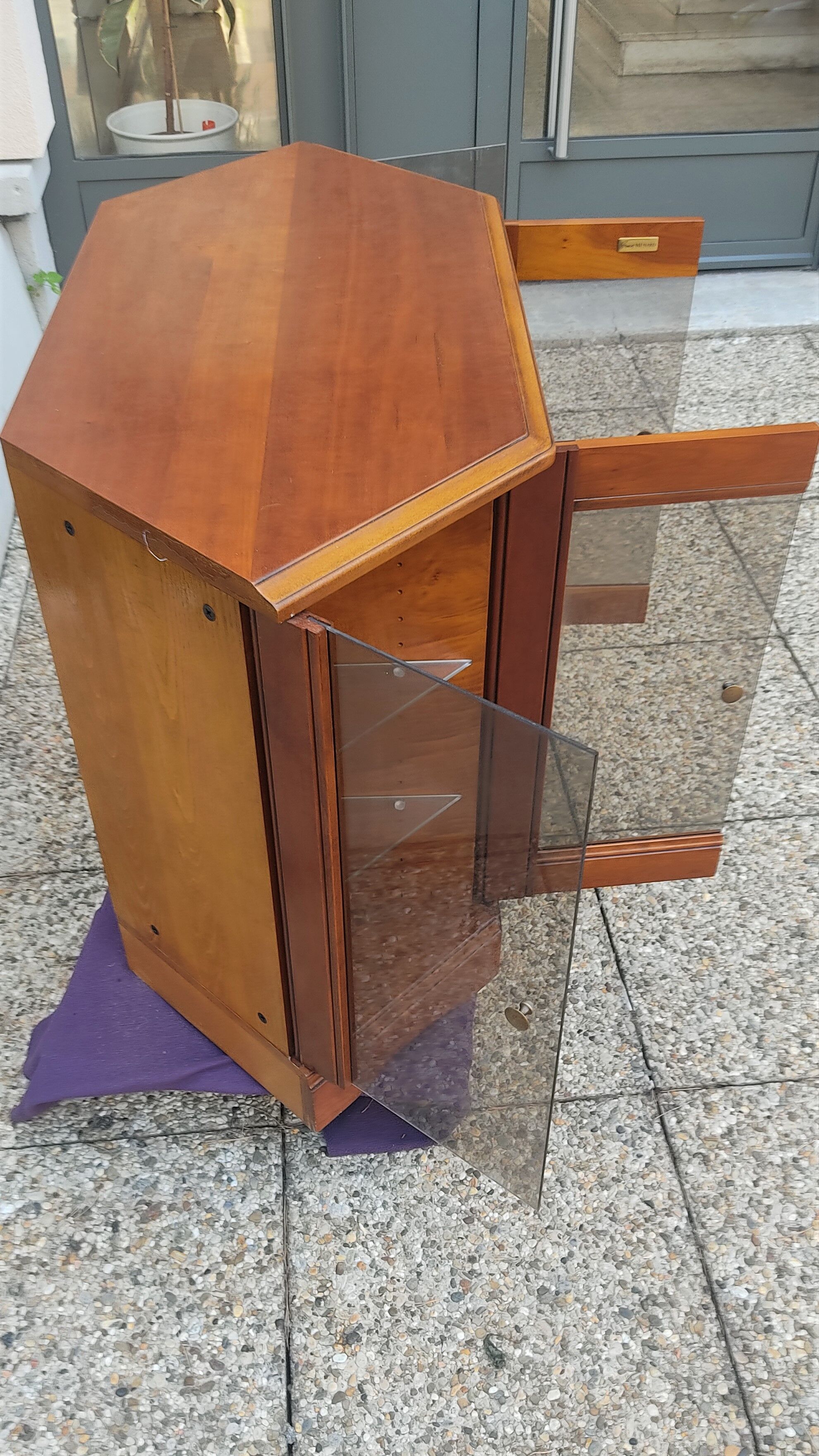 Showcase furniture, signed Ernest Ménard, Cherry, 4 glass shelving doors, Diamond shape