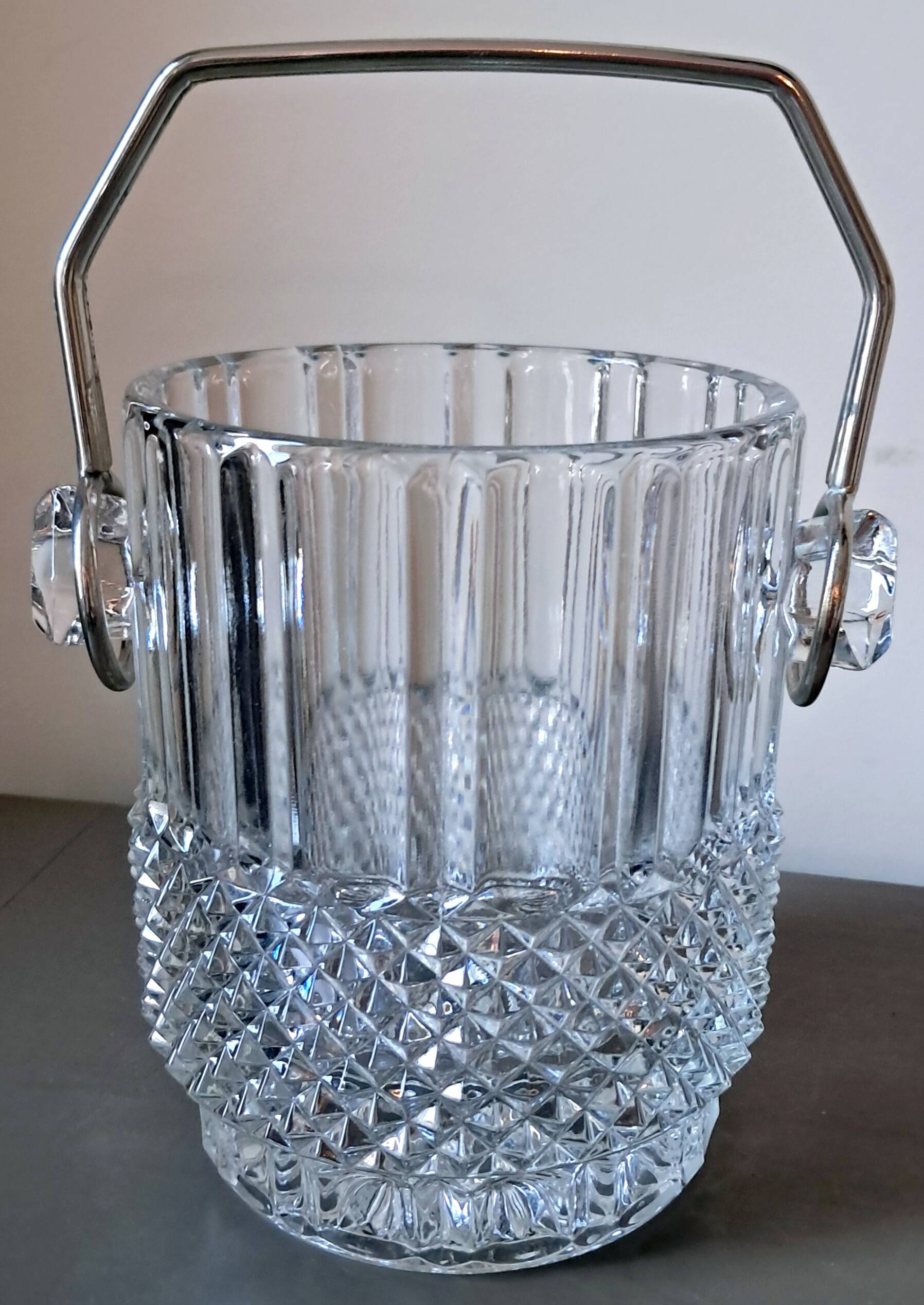 Ice bucket. Glass. 1970