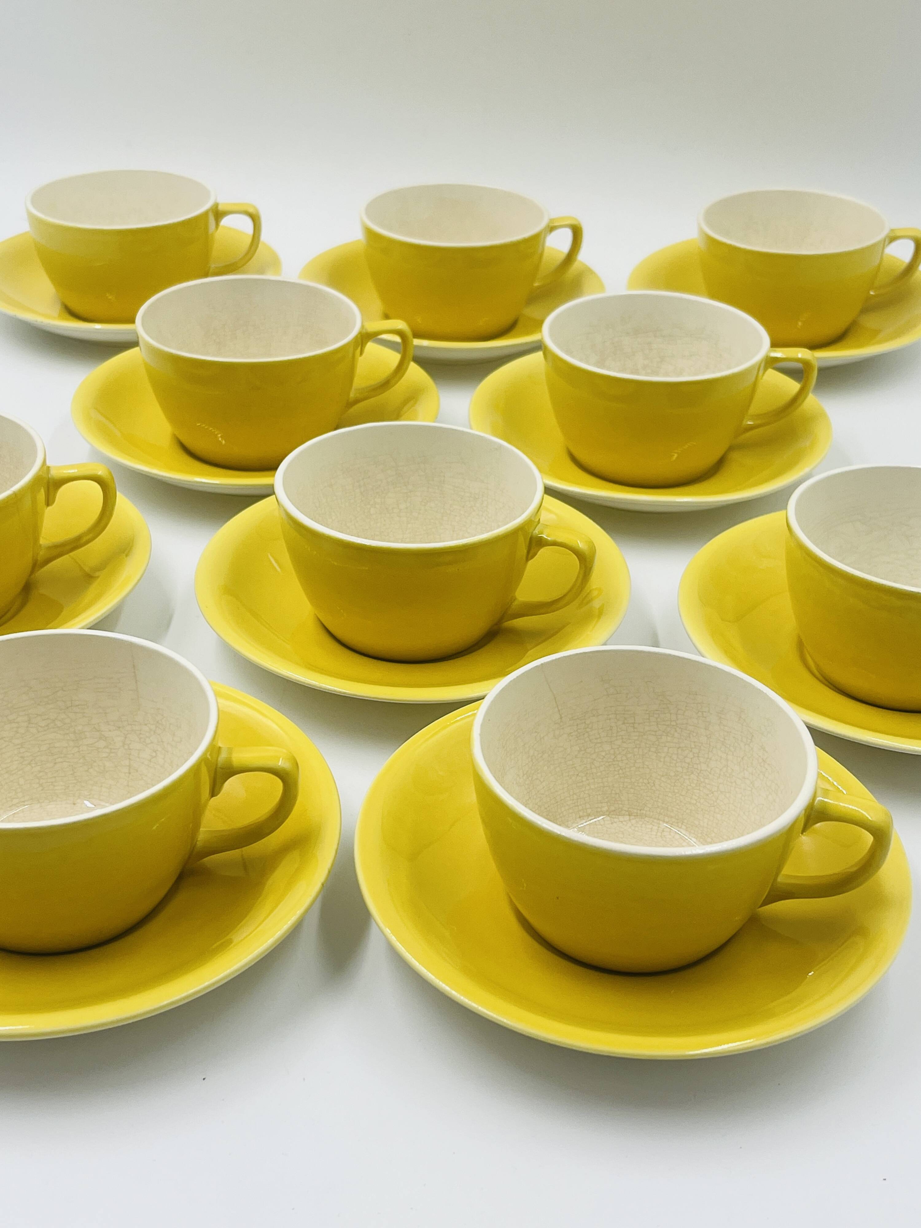 Service 10 tasses jaune Boch Belgique vintage