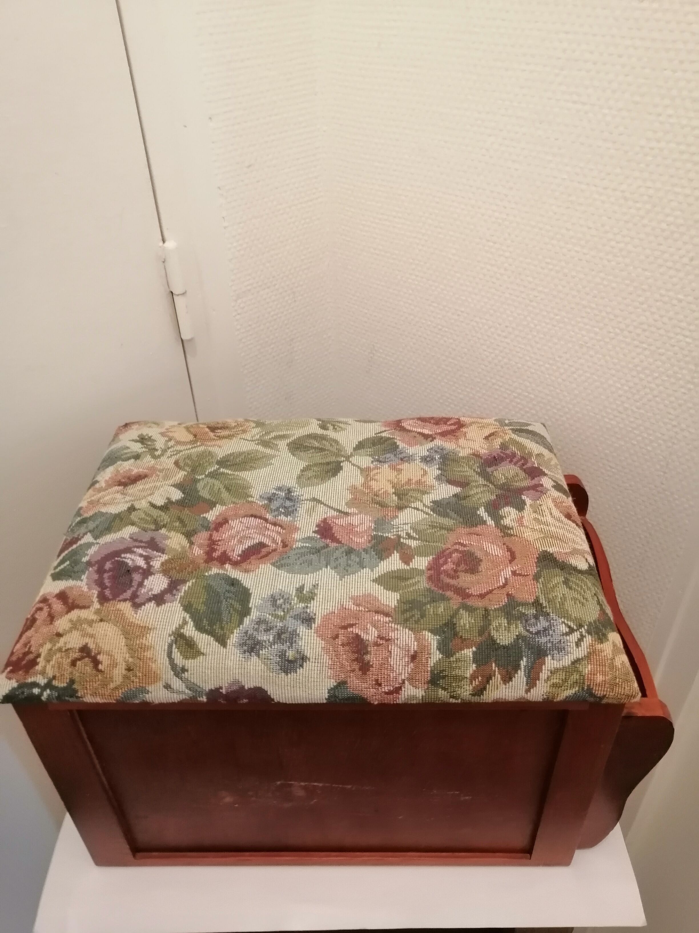 Wooden and fabric footrest with 2 drawers and book rack