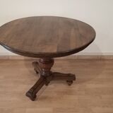 Table ronde en noyer XIXème