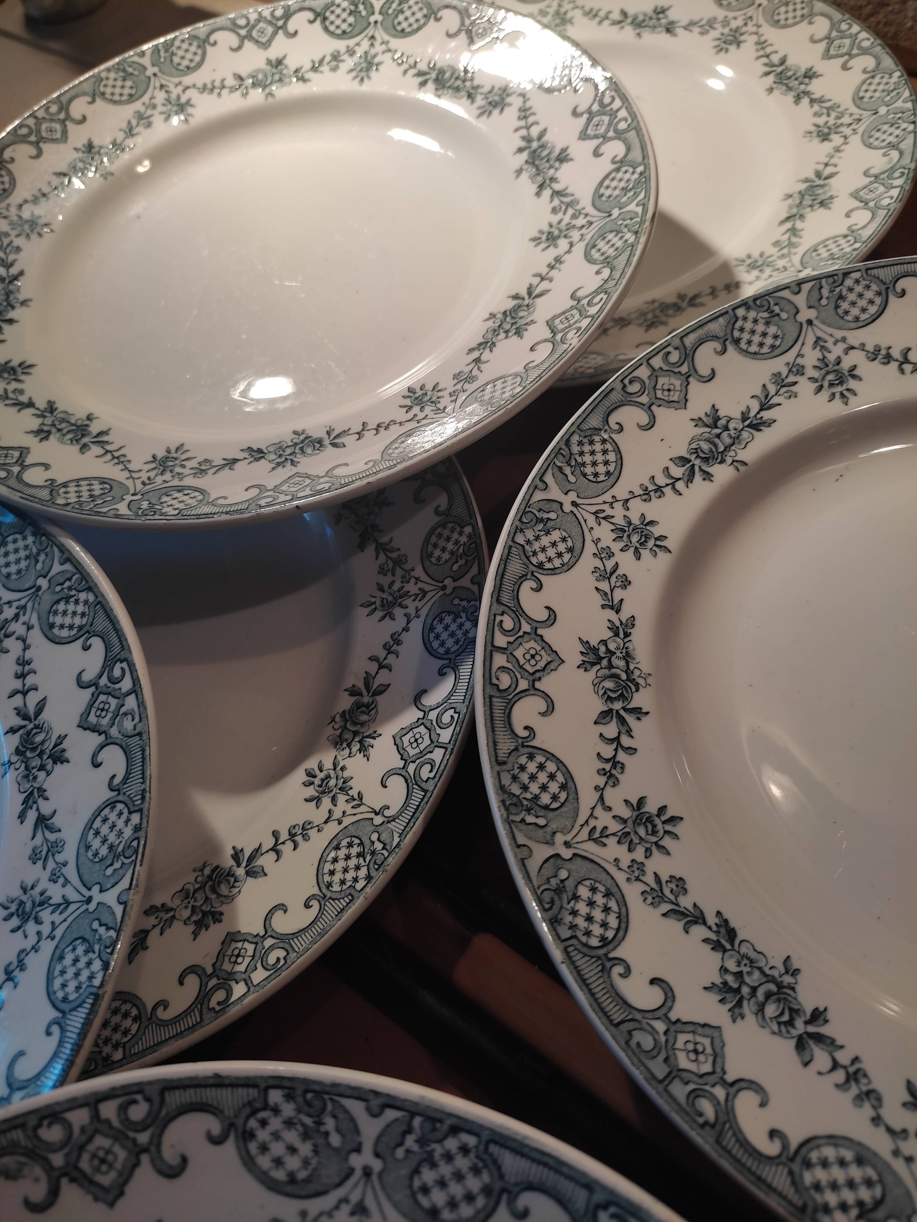 6 old plates in earthenware model Versailles