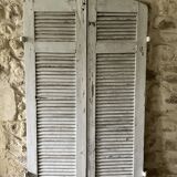 Paire d'anciennes persiennes bois