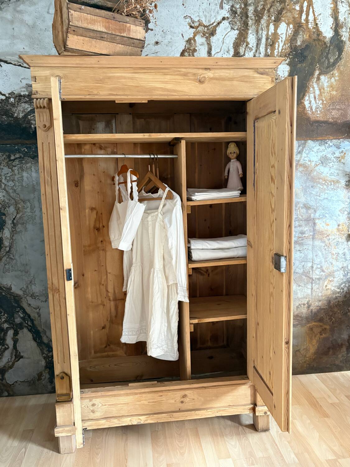 Armoire lingère bois brut