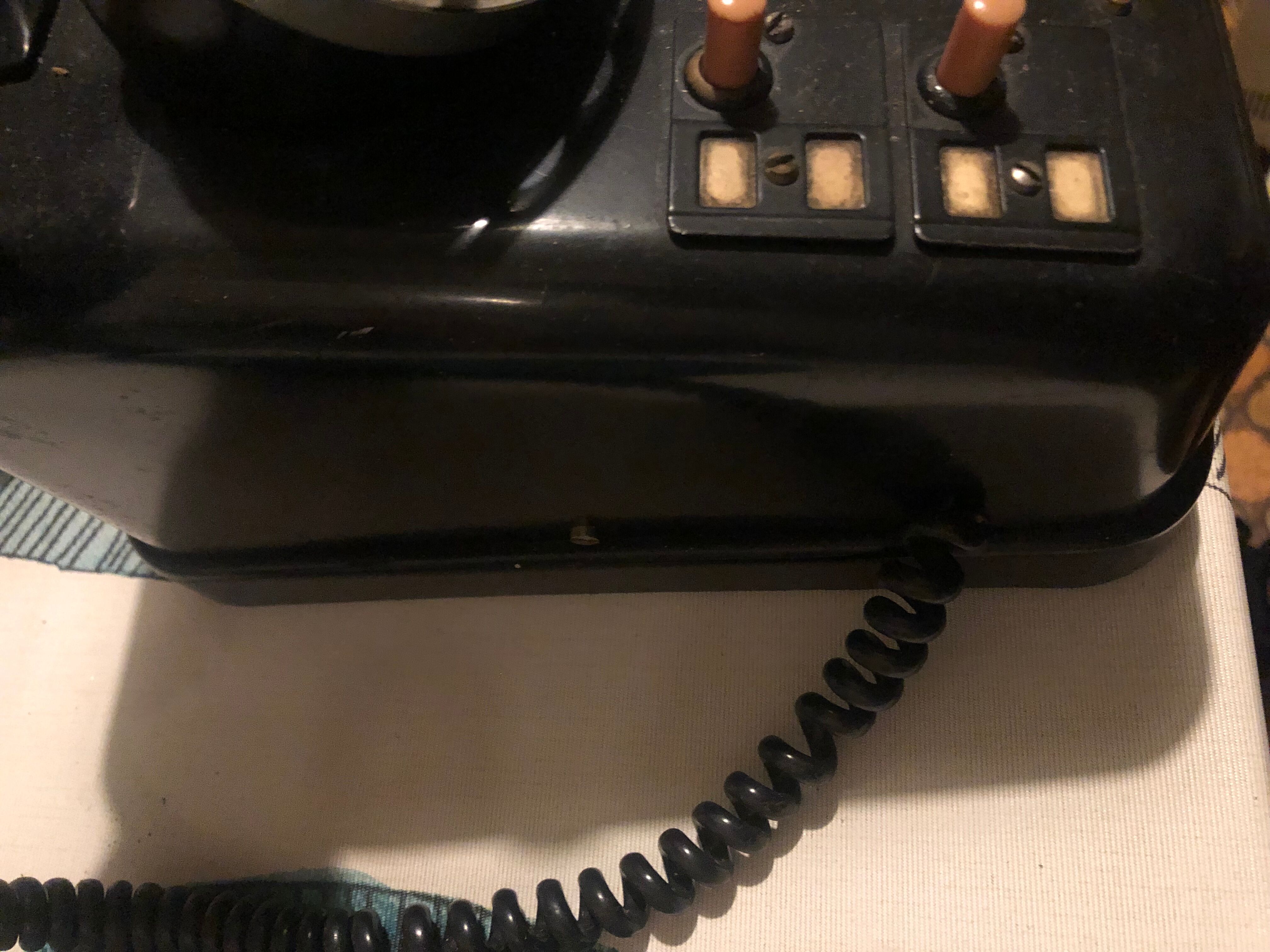 Téléphone ancien standard noir bakélite début XXe