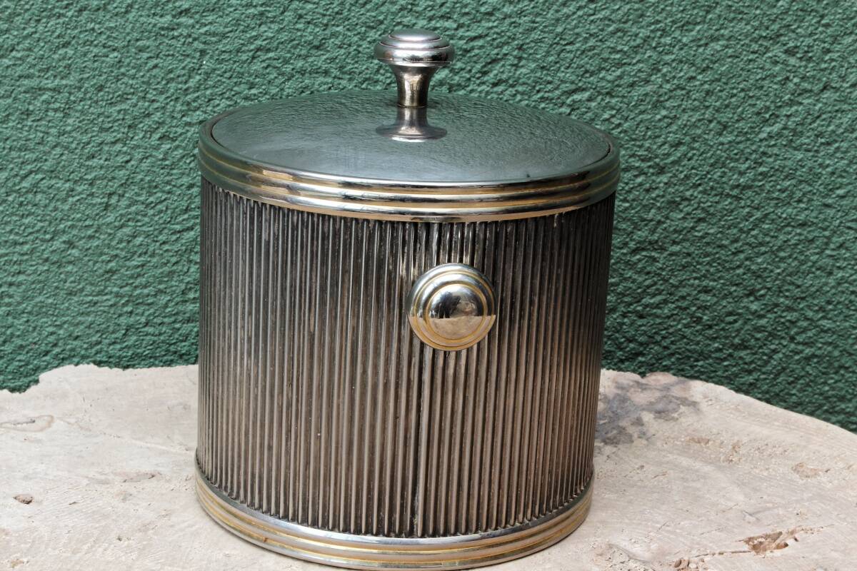 Silver-plated metal ice bucket, vintage 1970s.