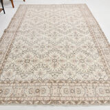Bordered vintage rug, 218x326cm