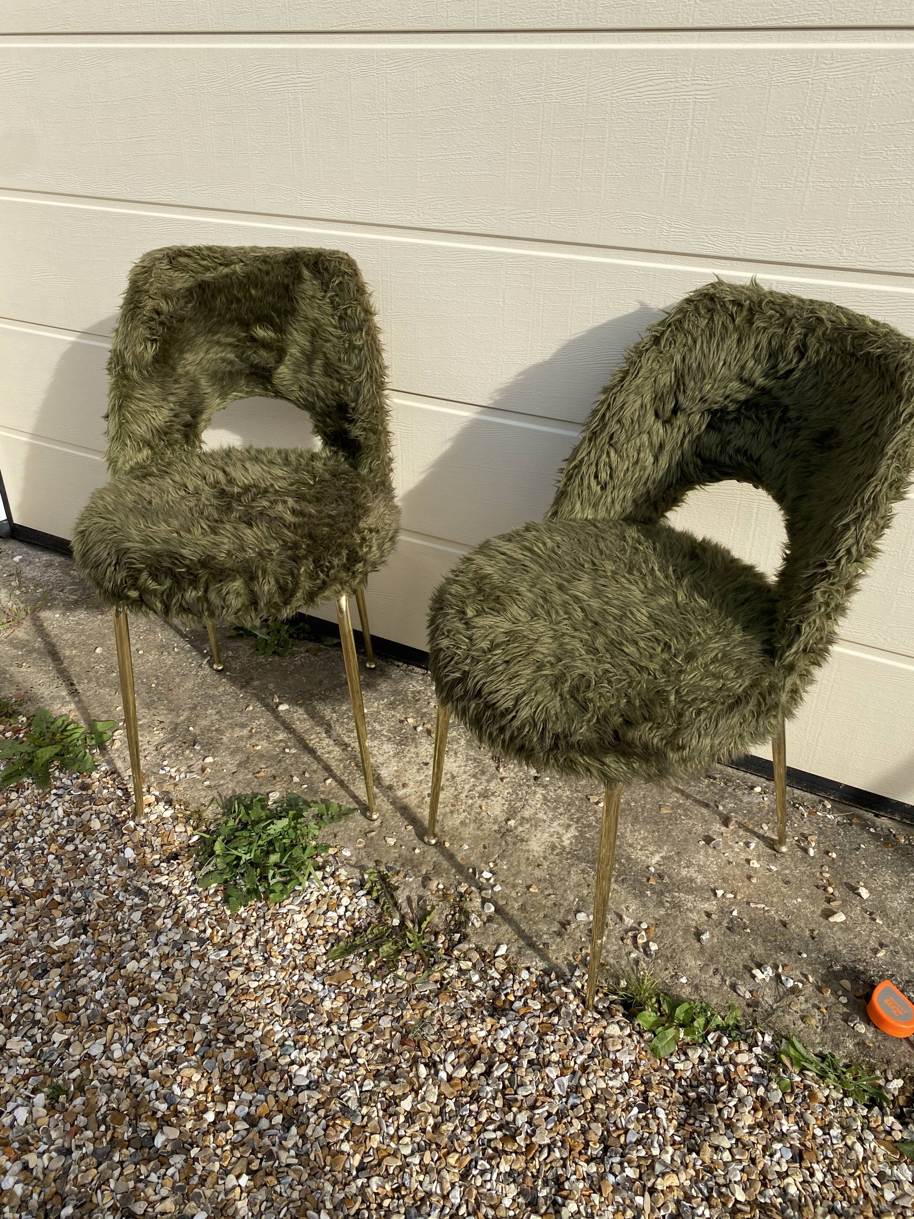 Ensemble de 2 chaises moumoute pieds dorés