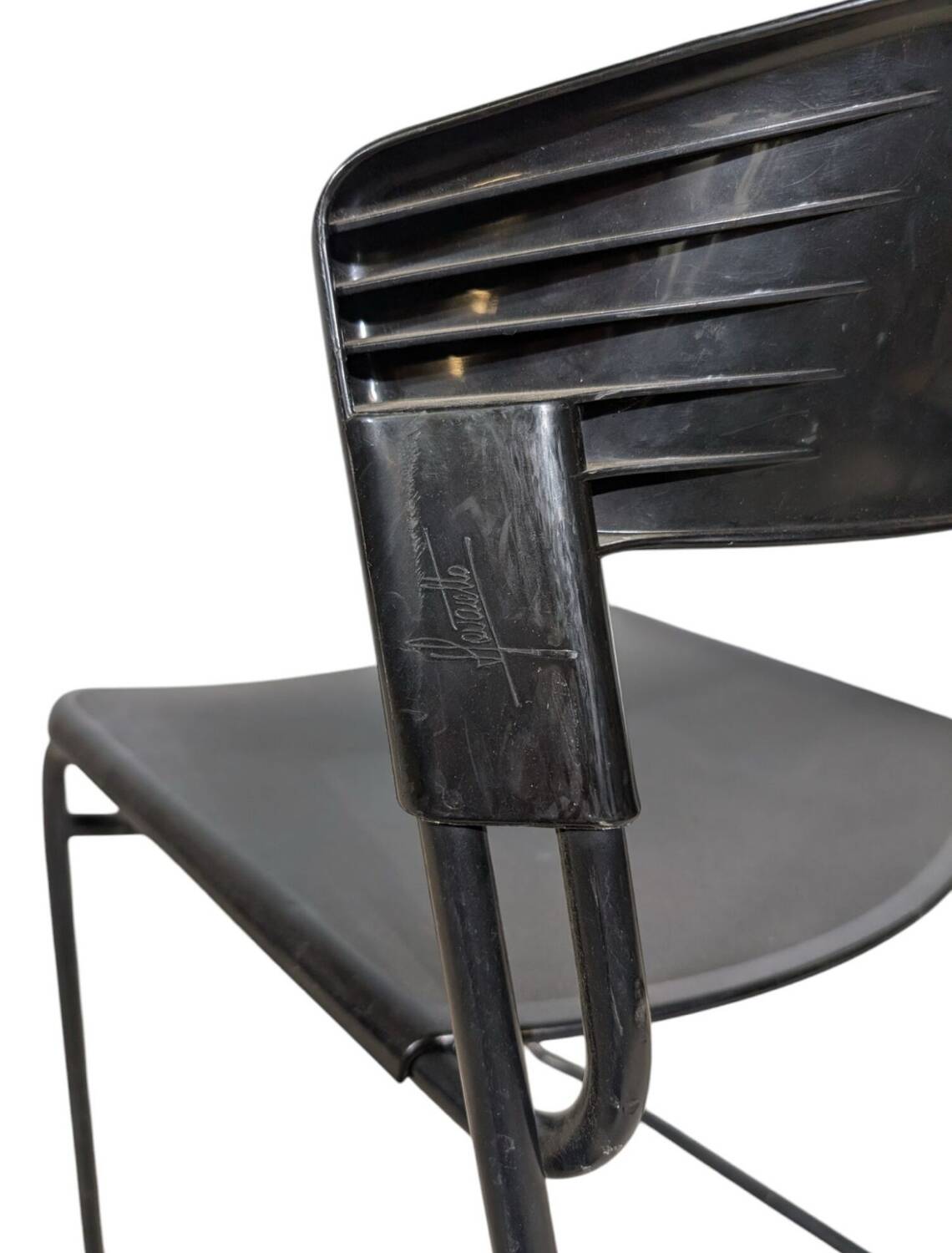 Chaises Assisa de Paolo Favoretto