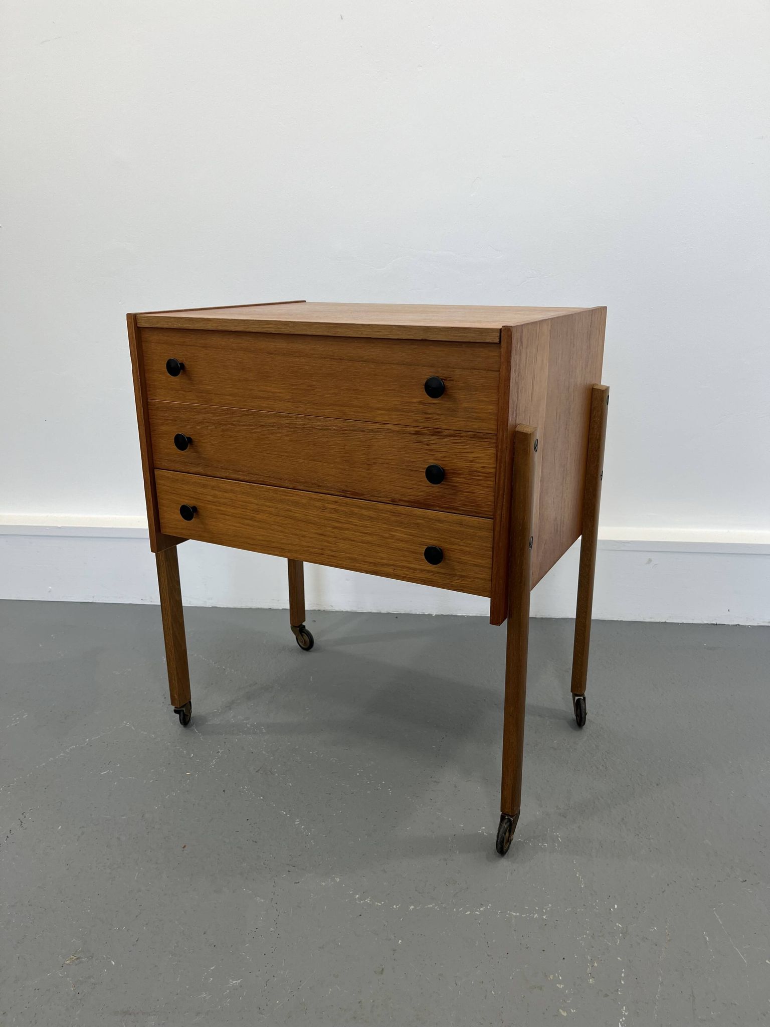 Travailleuse en bois collection de cornes années 1960 scandinaves