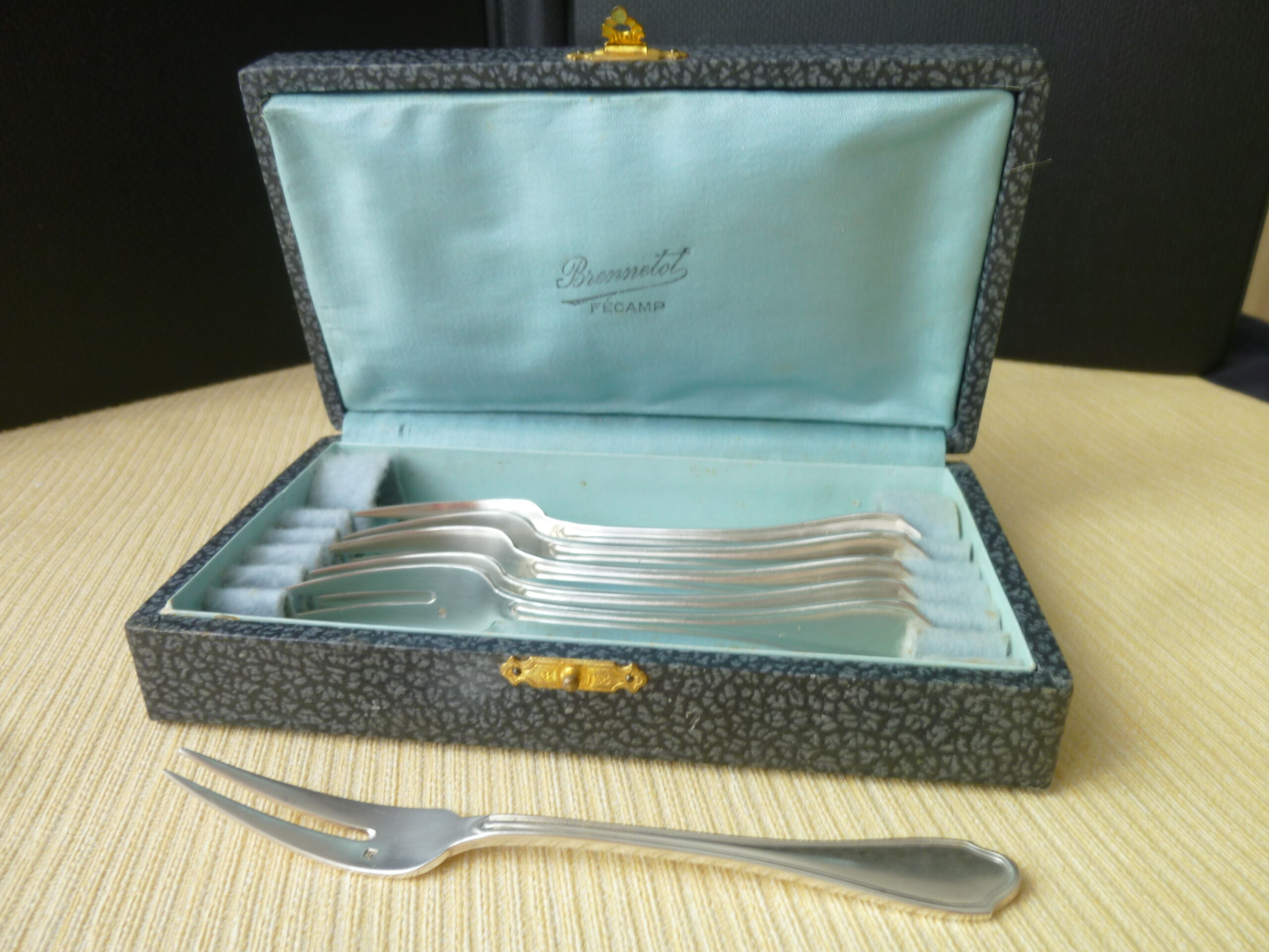 Set of 6 Silver Metal Snail Forks St Medard