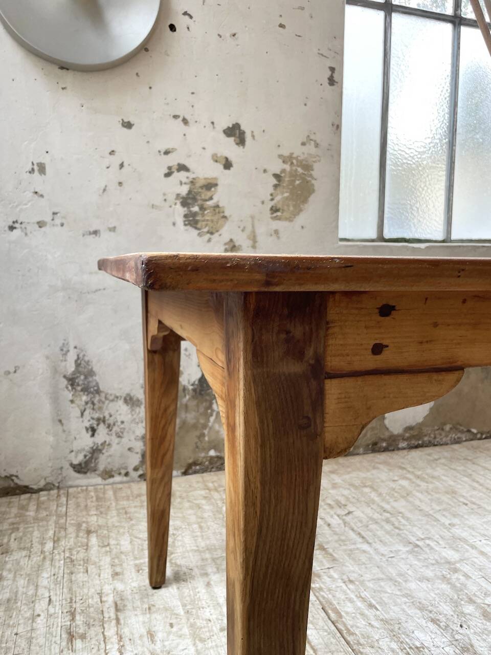 Farmhouse table with spindle legs 2.50m