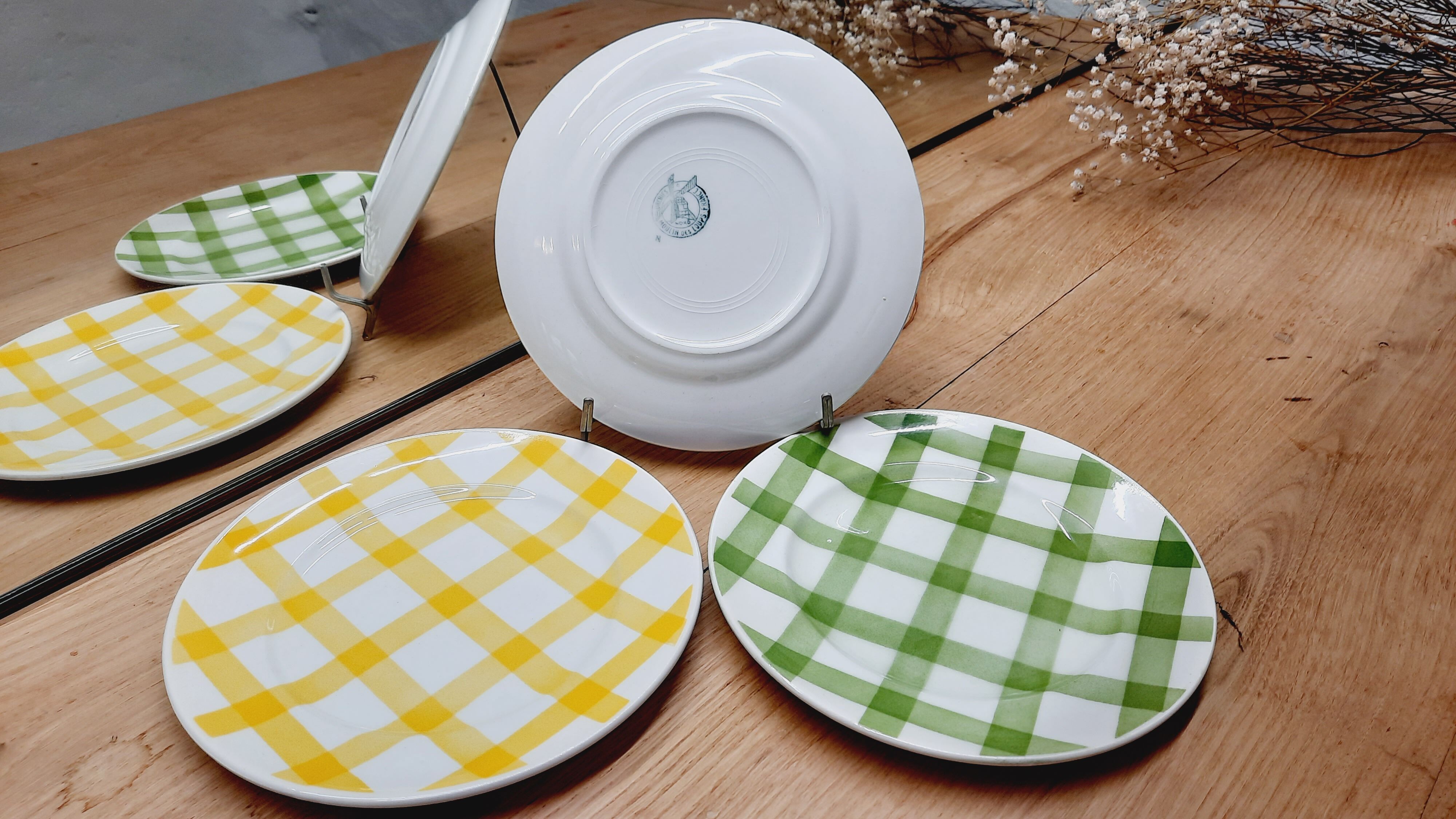 Lot 3 dessert plates Tablecloth