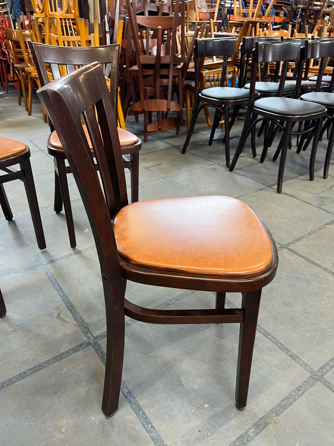 Suite de 4 chaises bistrot
