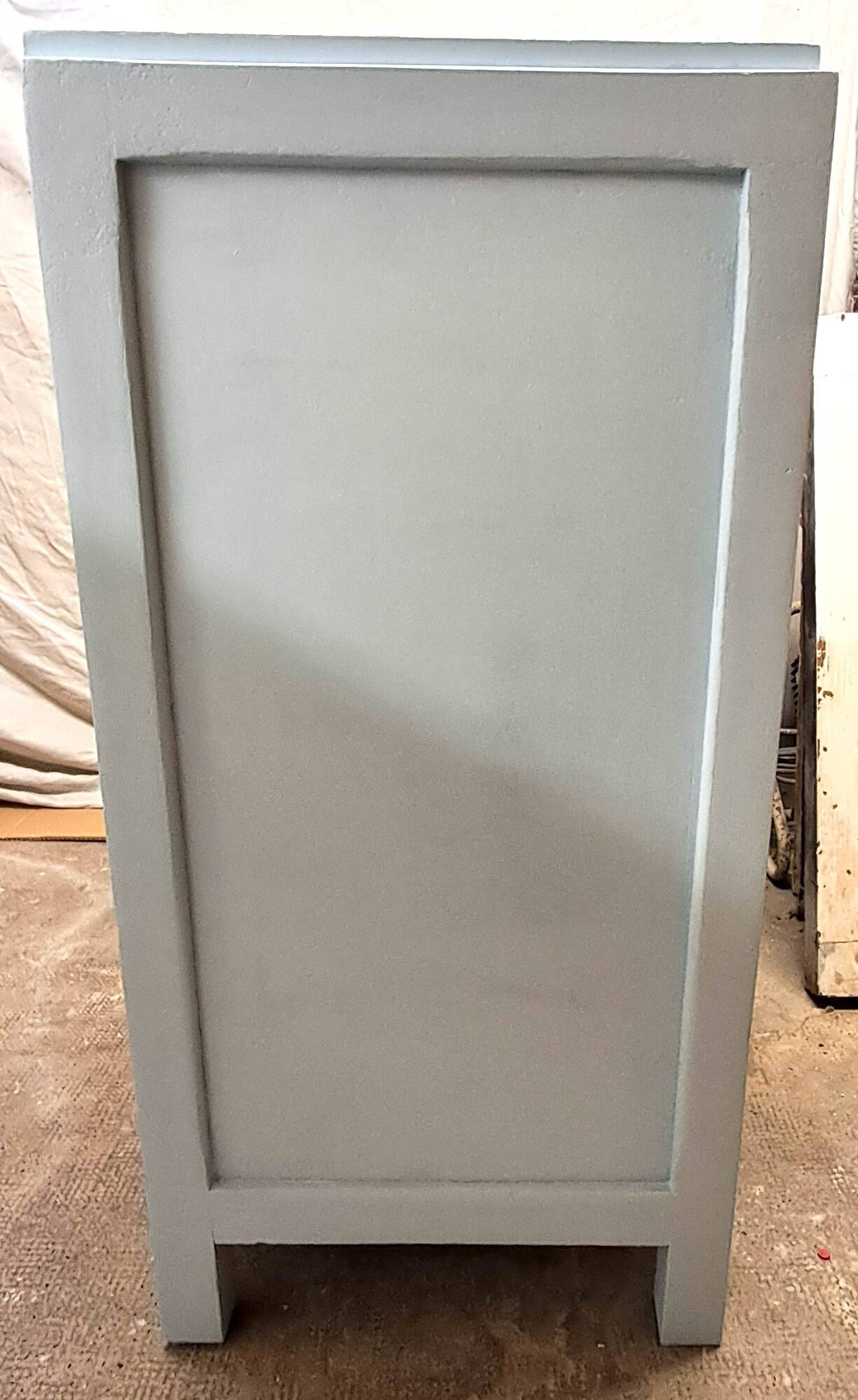 Chest of drawers with 4 drawers