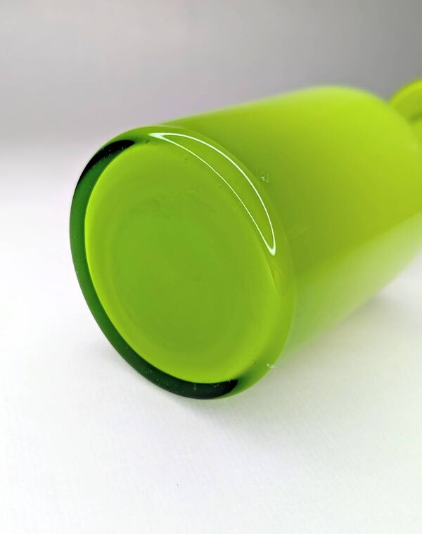 Vase opaline vert lime Otto Brauer