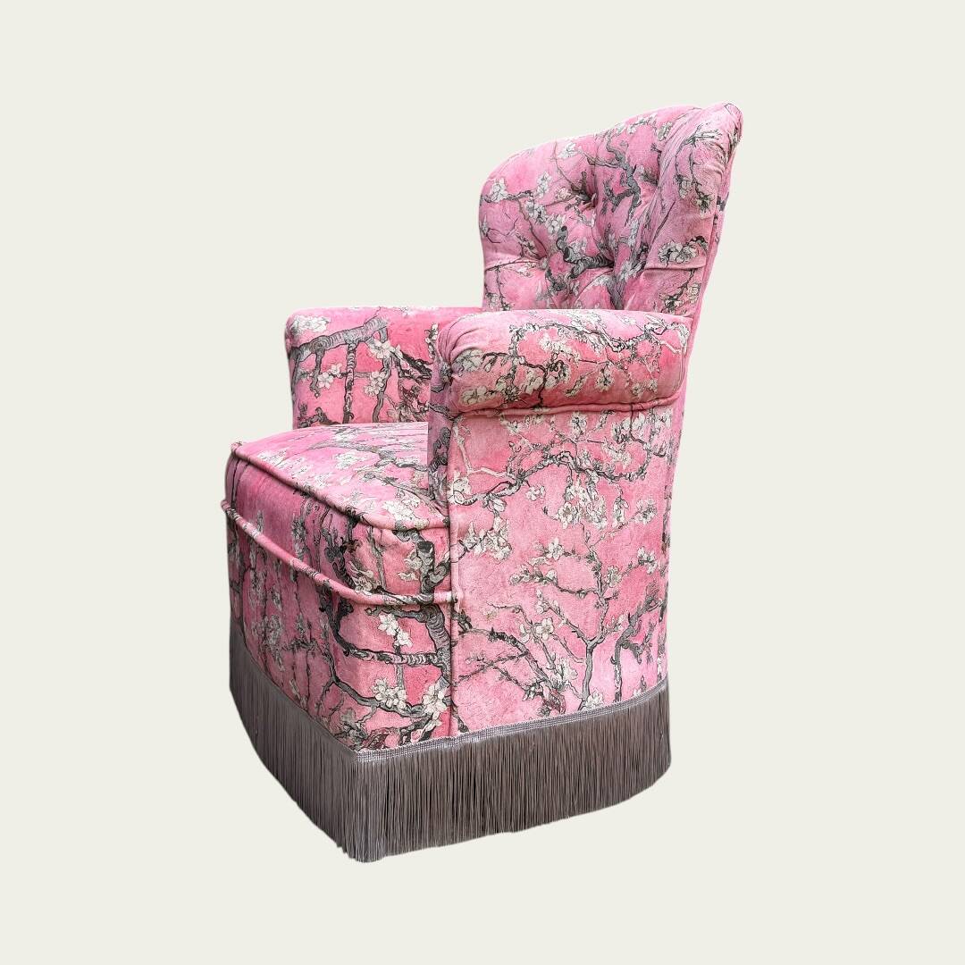 Vintage pink frog chair