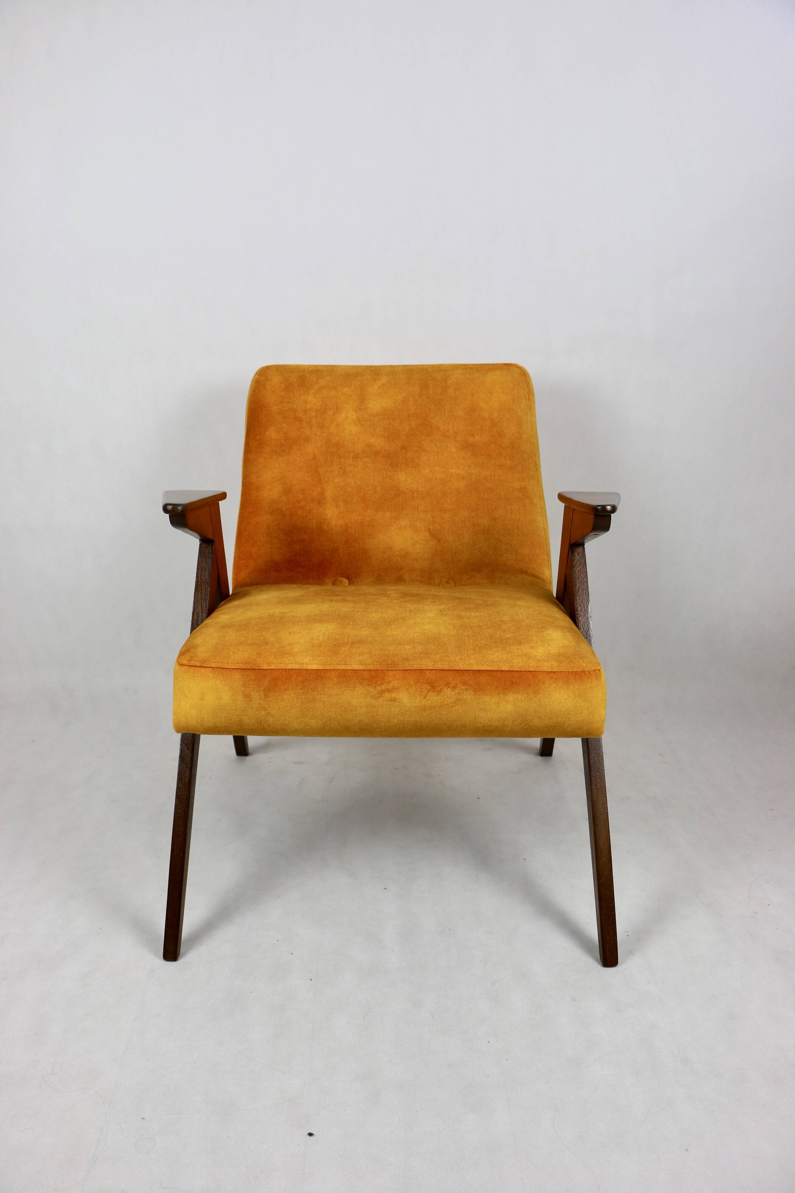 Fauteuil caméléon en or jaune attribué à jozef chierowski, 1970