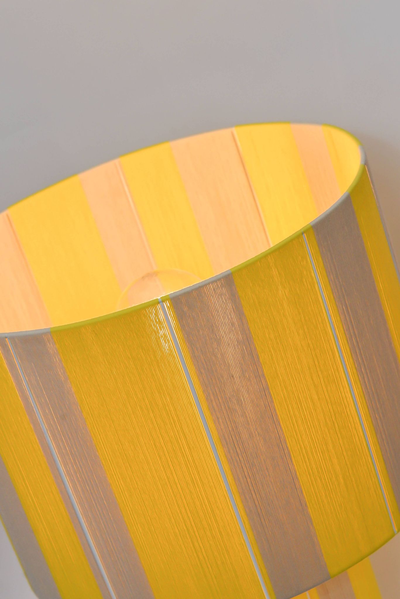 Large table lamp l'Eléange cream yellow