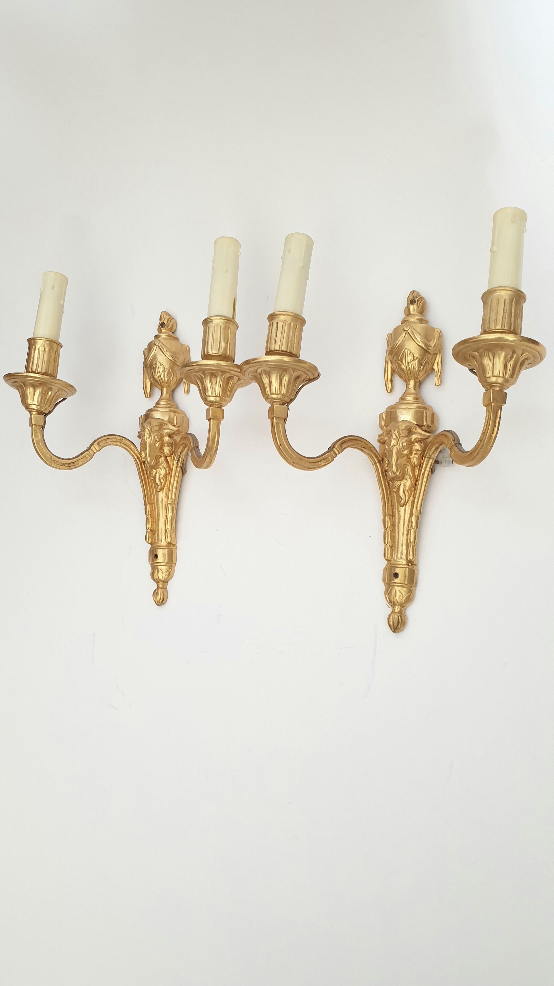 Paire d'applique de style Louis XVI  XXe bronze doré belier