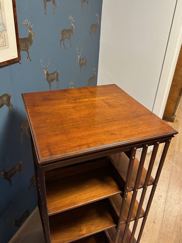 Grande bibliothèque tournante antique