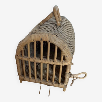 Small wicker basket for small animals