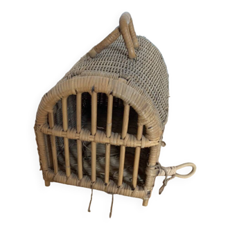 Small wicker basket for small animals