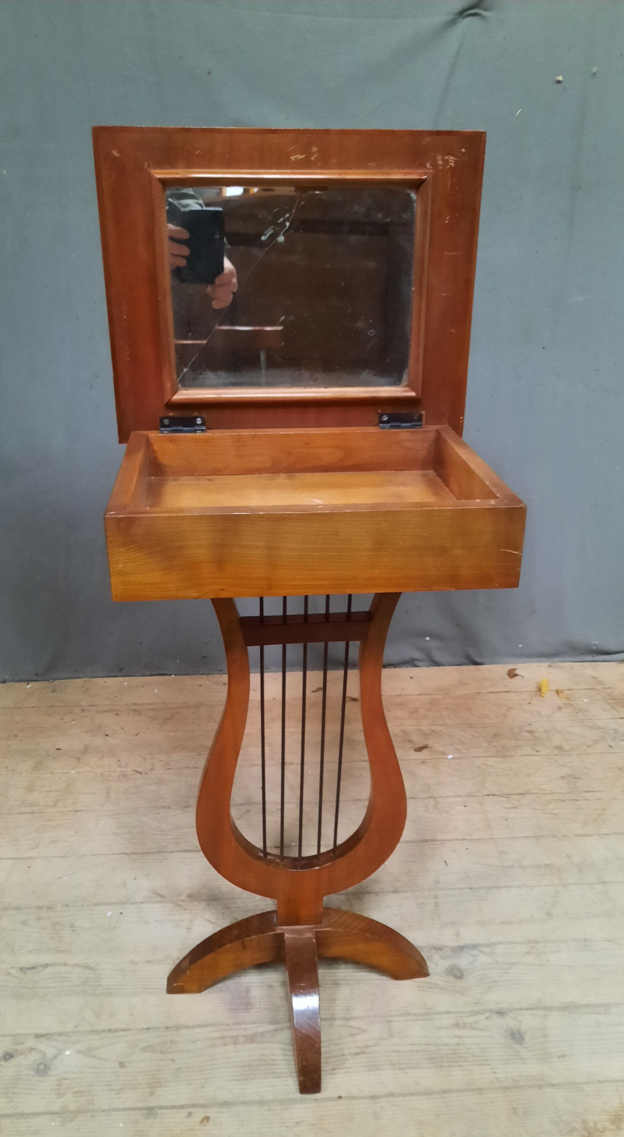 Workers' table poetement lyre