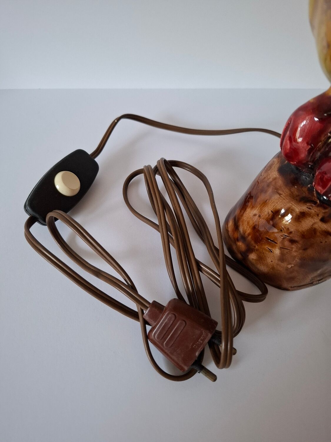 Zoomorphic ceramic lamp