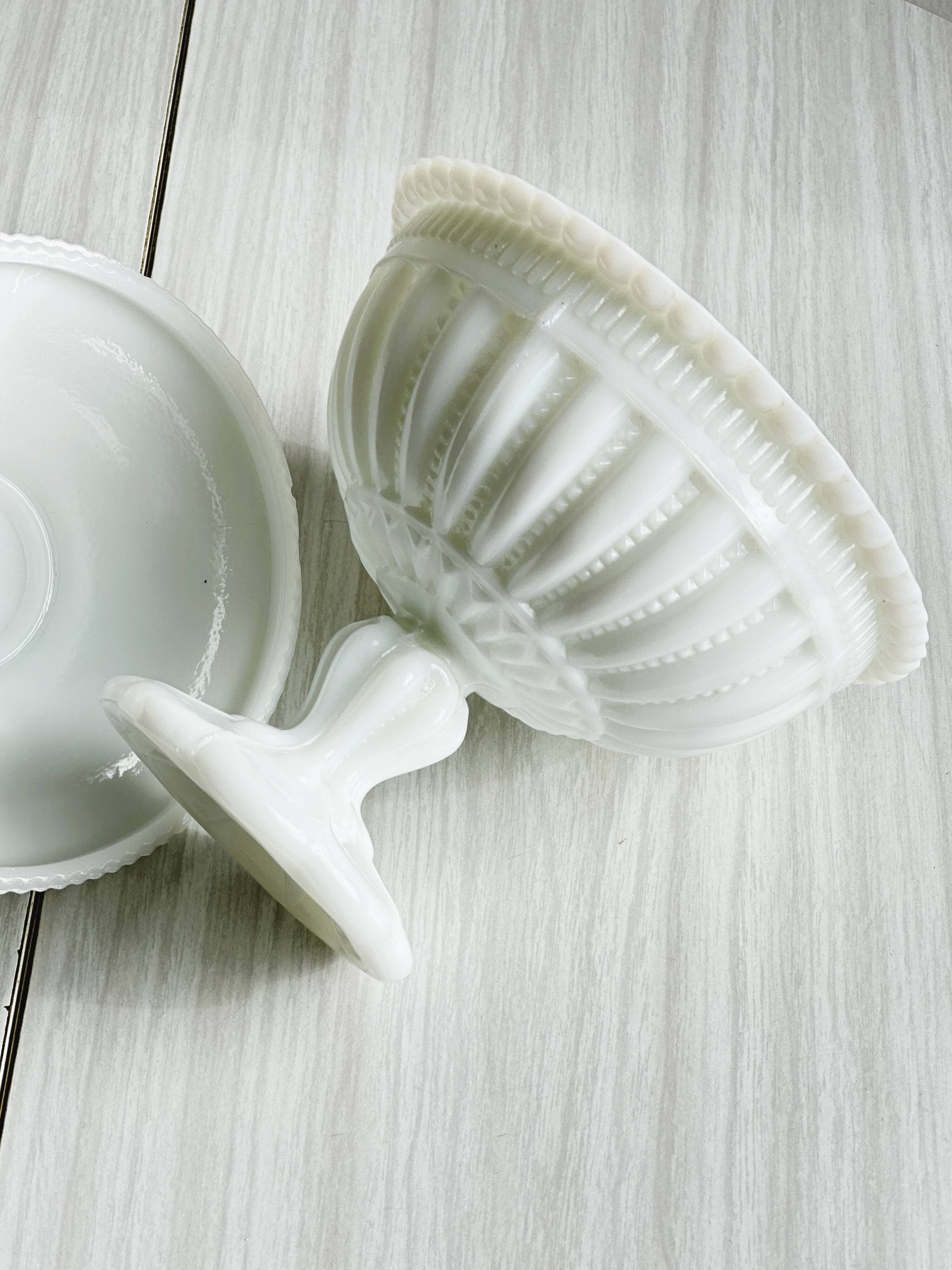 Footed cup, candy box with white opaline lid