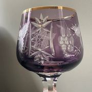 2 grands  verres en cristal de Bohème taillé et coloré