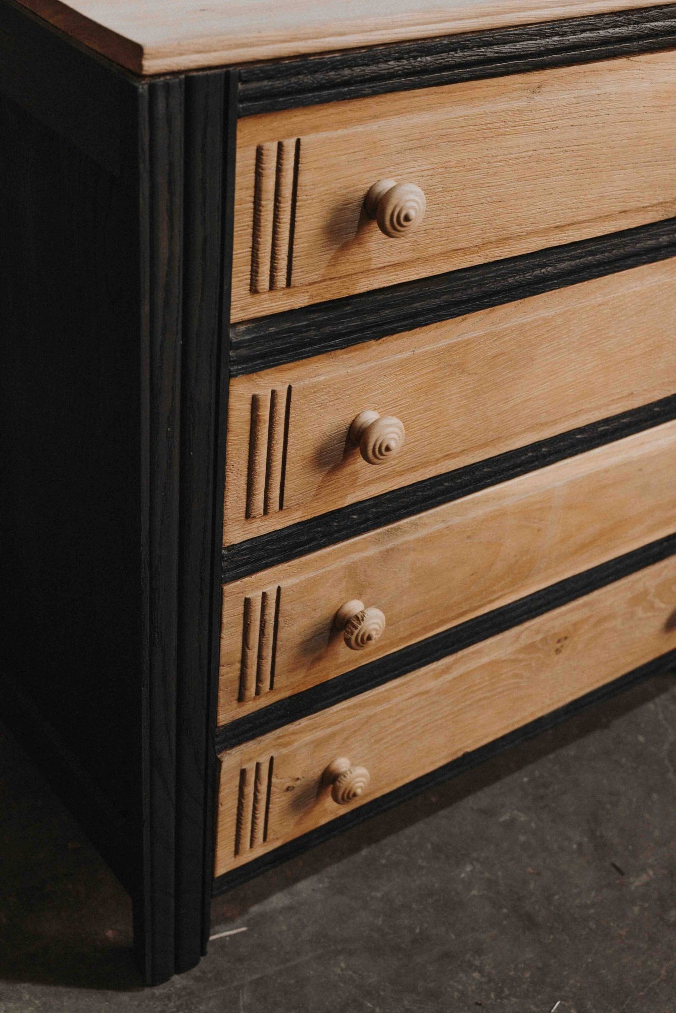 Black and natural wood chest of drawers with 4 drawers