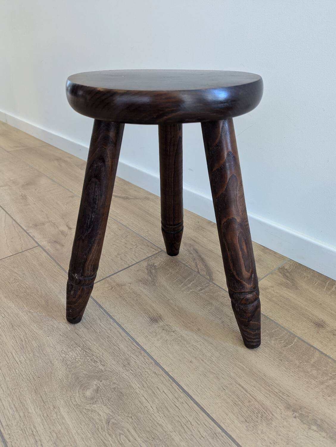 Tabouret tripode en bois