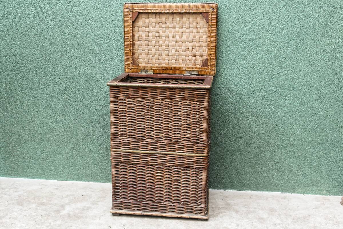 Woven wicker laundry basket