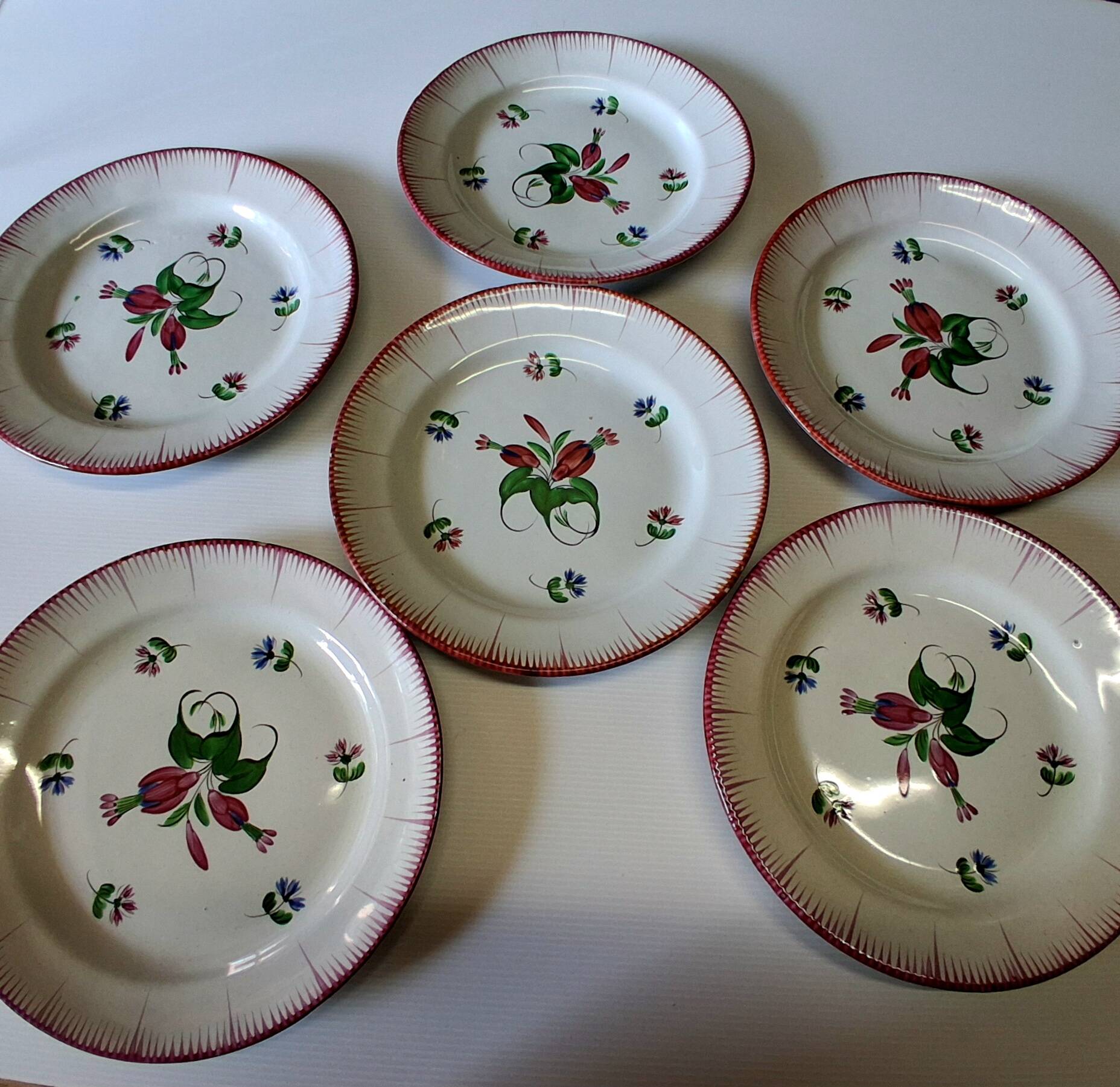 6 antique flat plates in earthenware in good condition.
