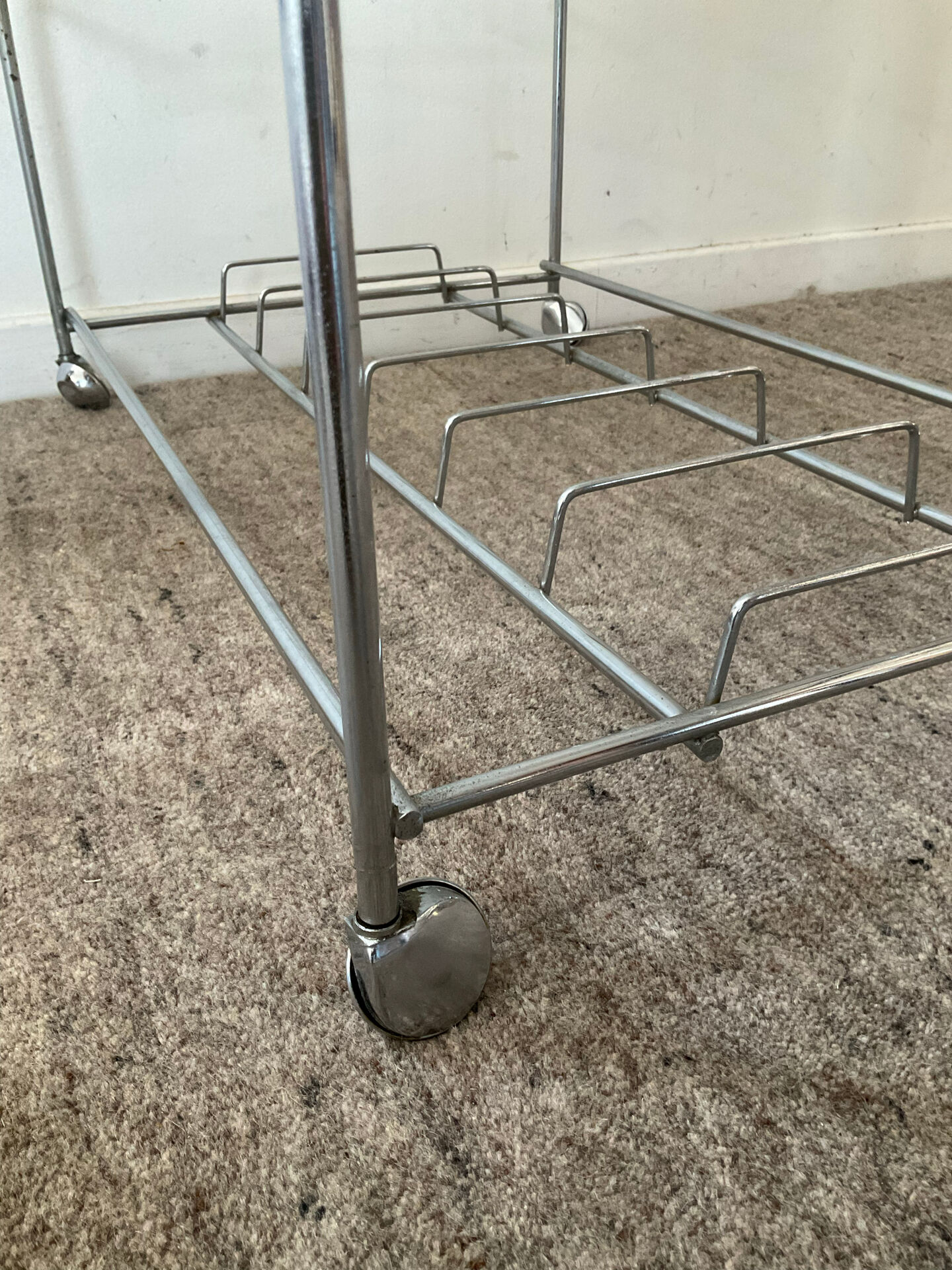 Range vinyles des années 60 en inox