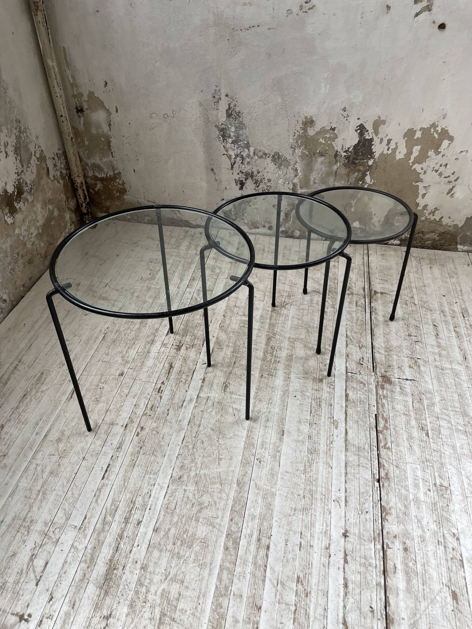 Tables basses gigogne métal et verre années 50