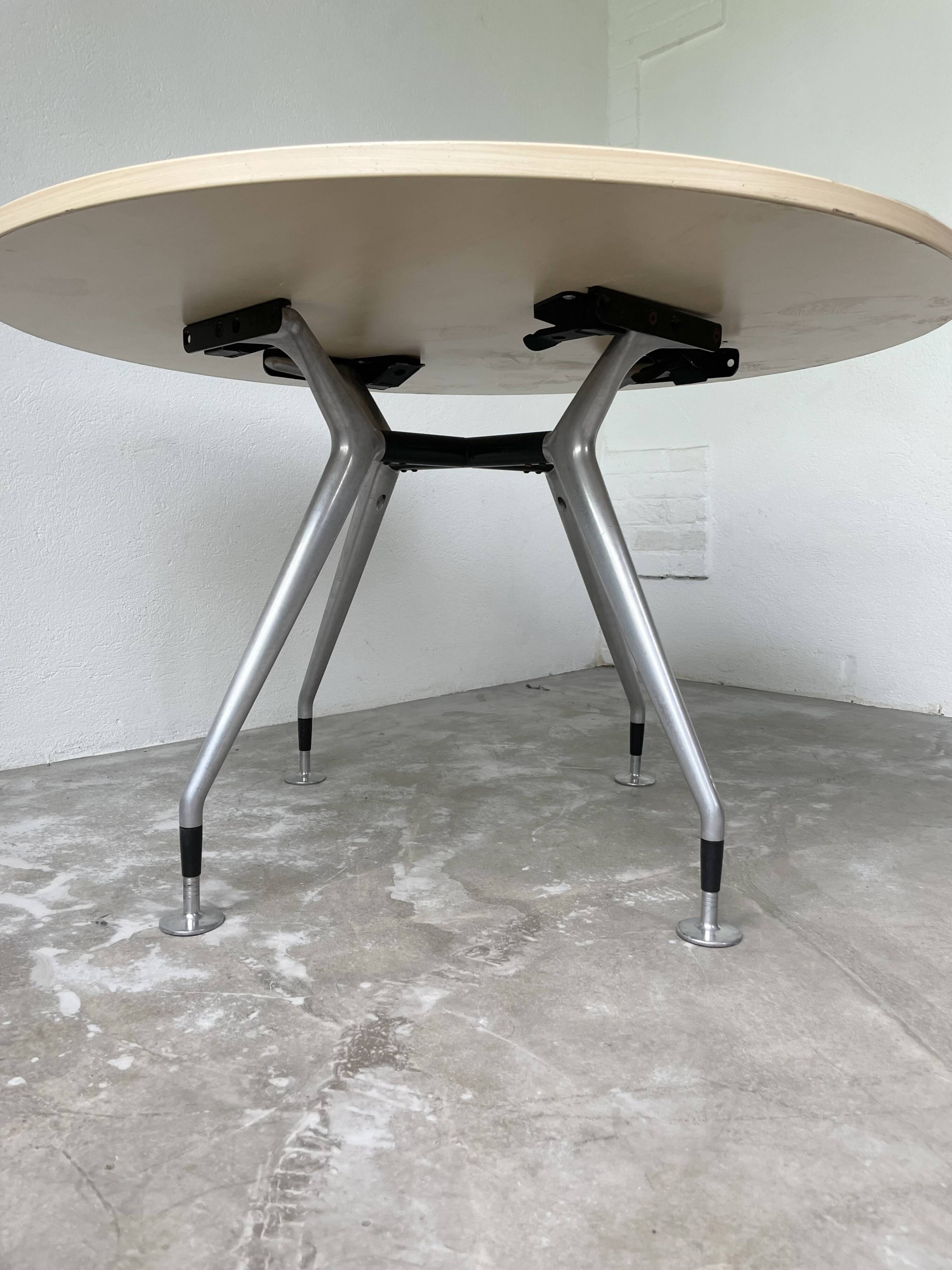 Tecno Nomos Round Table Brushed Metal