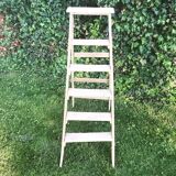 Stepladder in rough wood
