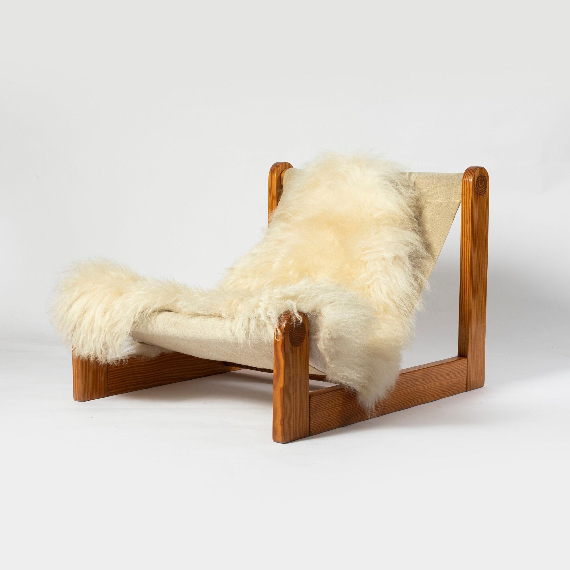 Chauffeuse en toile, pin et peau de mouton, Belgique, années 1970