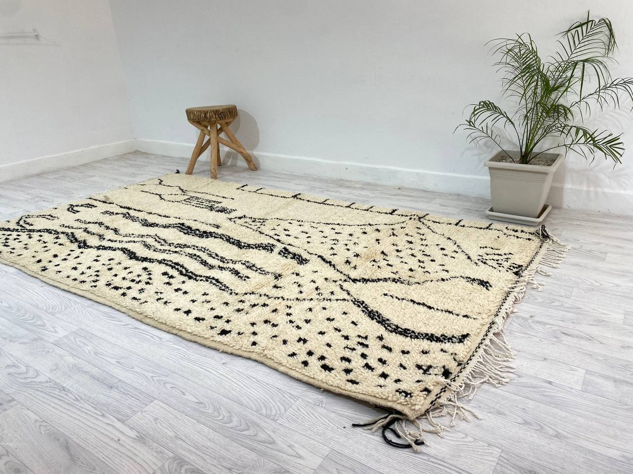 Handmade moroccan berber carpet 260 x 144 cm