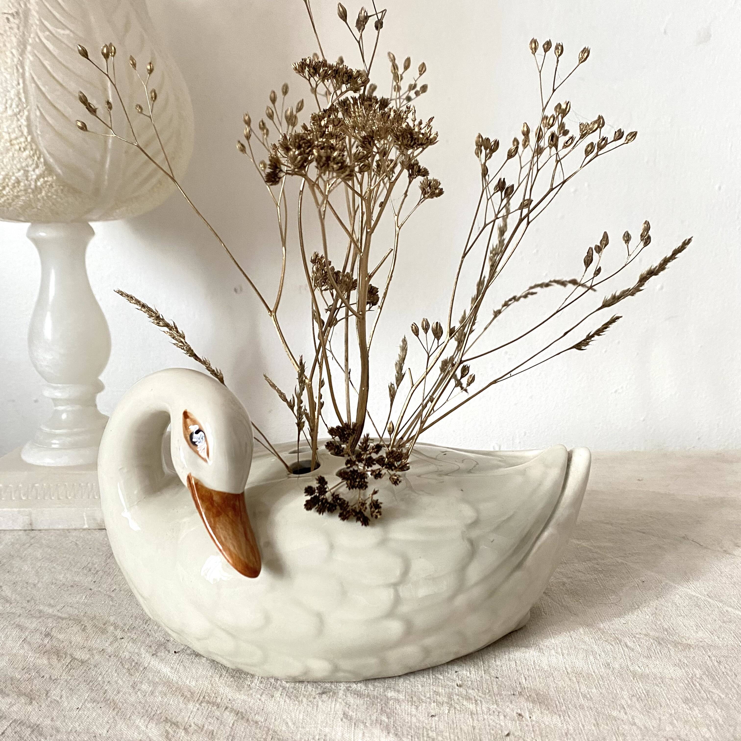 Ceramic duck spades flower