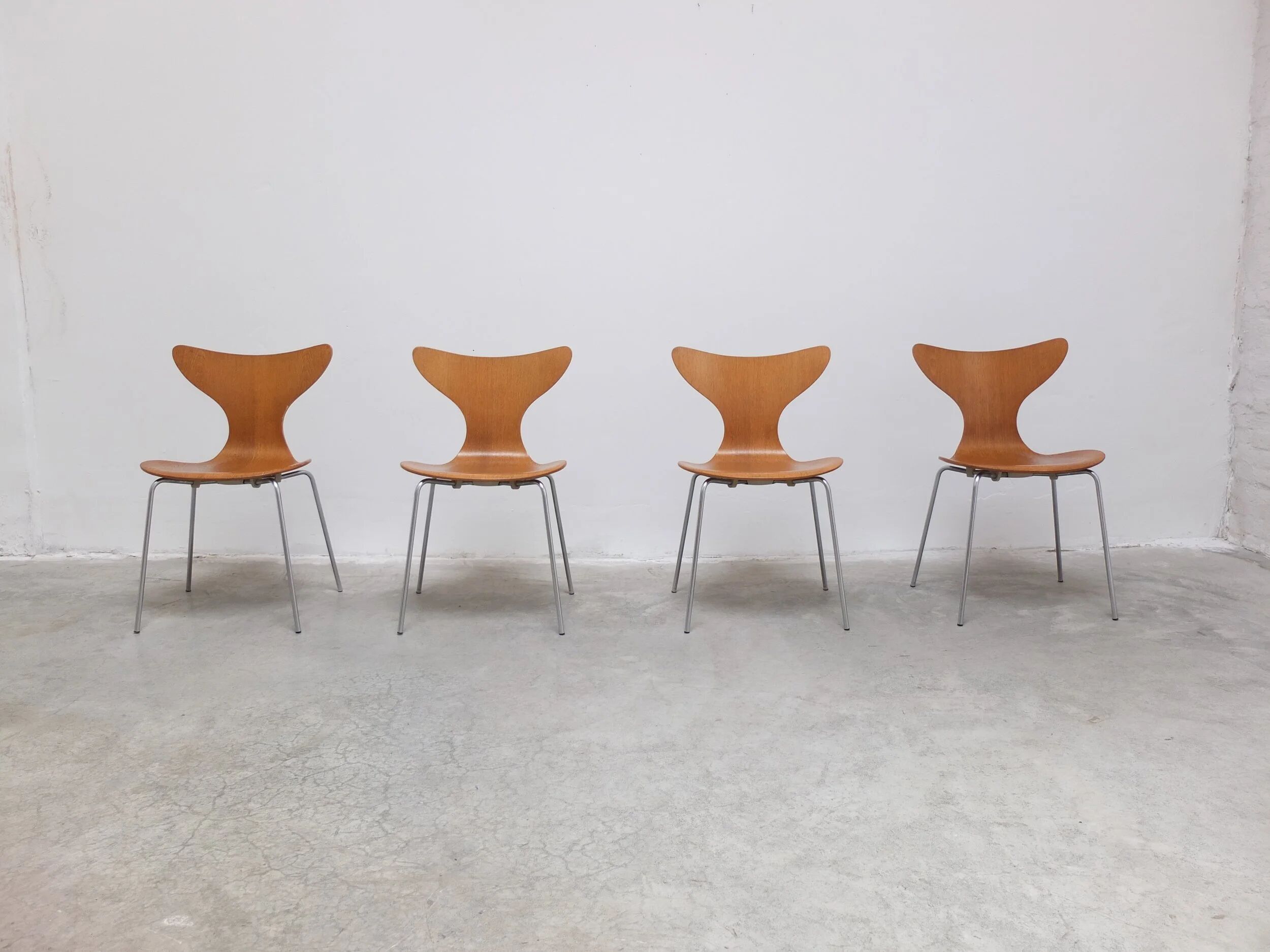 1st edition set of 4 'Lily' chairs in oak by Arne Jacobsen for Fritz Hansen, 1969